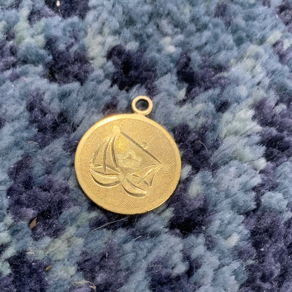 Vintage Jewelry - Vintage 12k gold filled round pendant charm w law scales motif